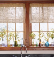 Natural curtains give a rustic look for a cabin